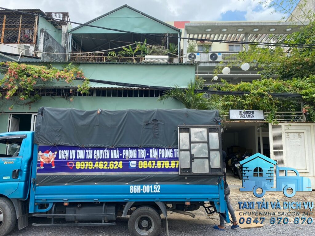 Xe tải chở hàng